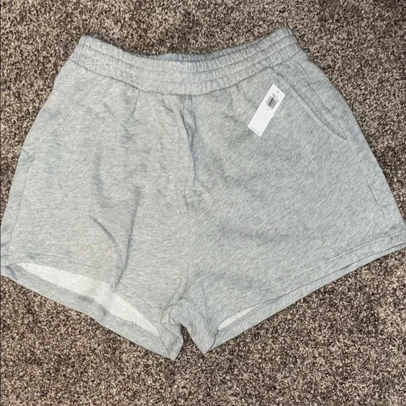 Old Navy Women's Light Gray Athletic Shorts - Picture 5 of 6